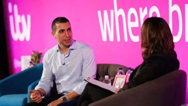 El director de esta dating app reveló qué tipo de imágenes funcionan más y cuáles debes evitar.