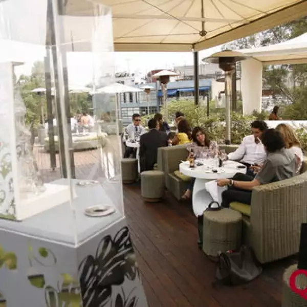 Presentan la botella Cristian Lacroix