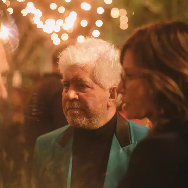 48_Pedro_ALMODOVAR_Gina_GERSHON_CHANEL_Charles_FINCH_PreOscarsDinner_2020_LD.jpg