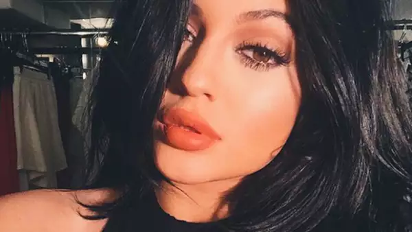 La hermana de Kim Kardashian confesó que aún no ha pasado por cirugías, ¿será? Además, Katy Perry planea lanzarle pedrada a Taylor Swift en el Super Bowl y Beyoncé enoja a defensores de animales.