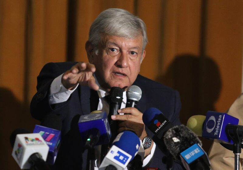 AMLO medios