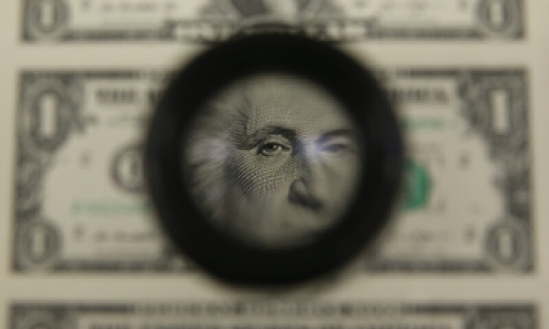 No endeudarse y planear gastos son las recomendaciones de expertos ante un dólar caro. (Foto: Getty Images )