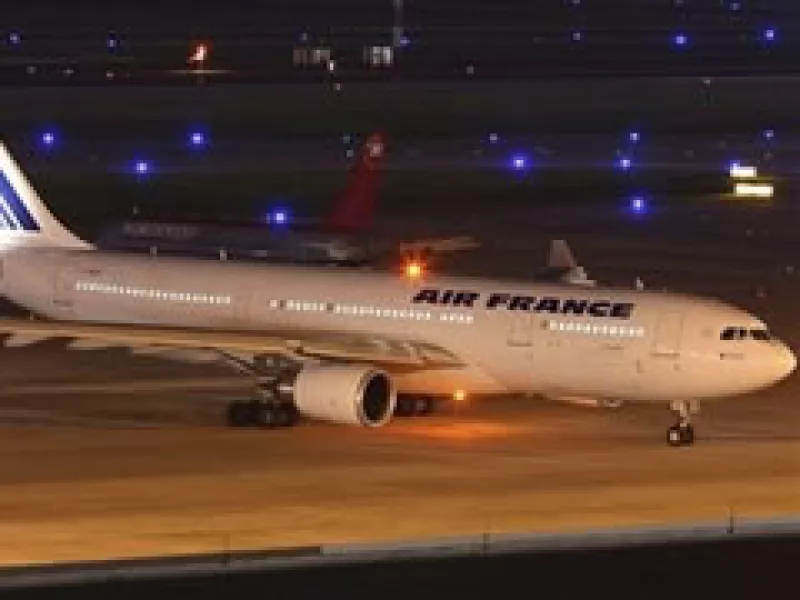 El vuelo AF 447 partió el domingo de Rio de Janerio con destino a París, donde nunca arribó. (Foto: AP)