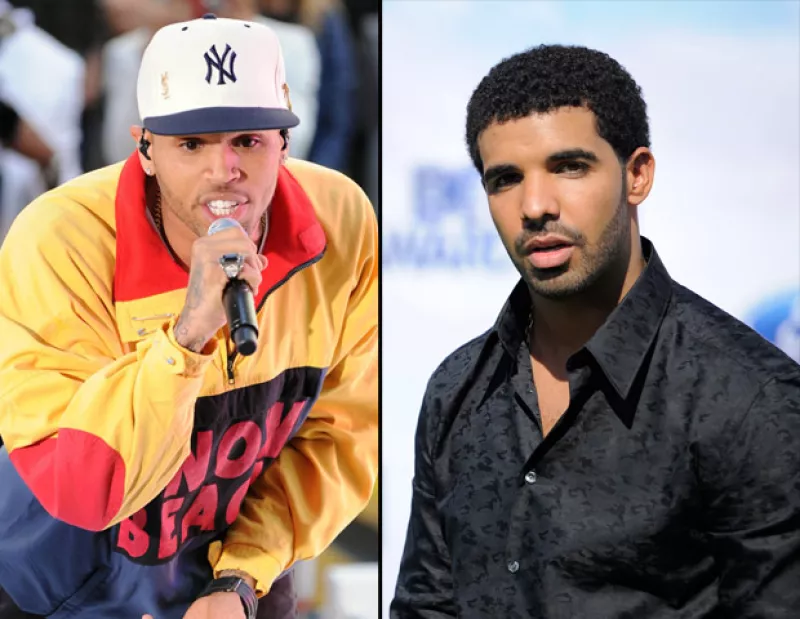 El promotor Damon Felman planea pagarles a los cantantes esa cantidad con tal de que se suban al ring y revivan la riña que hace unas semanas tuvieron en un club nocturno de Nueva York.