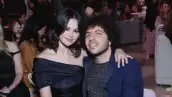 Selena Gómez y Benny Blanco en el evento de Rare Impact Fund