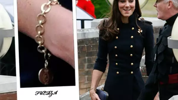 La Duquesa de Cambridge tiene una pulsera con dije regalo de Camila, duquesa de Cornwall, y la usó en los dos últimos eventos a los que asistió. ¿la pondrá de moda?