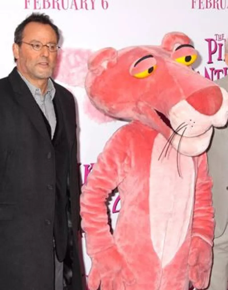 El actor ha realizado películas en inglés, francés e italiano y no descarta la posibilidad de hacerlo en nuestro idioma.