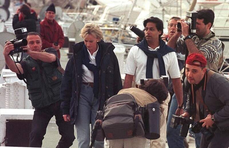 El doctor Hasnat Khan, quien tuviera una relación con la princesa Diana de Gales, rechaza que la película `Diana´ protagonizada por Naomi Watts, sea fidedigna.