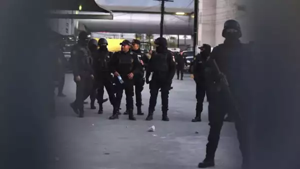 Las autoridades realizan un peritaje en el penal, tras la disputa entre dos bandas rivales.