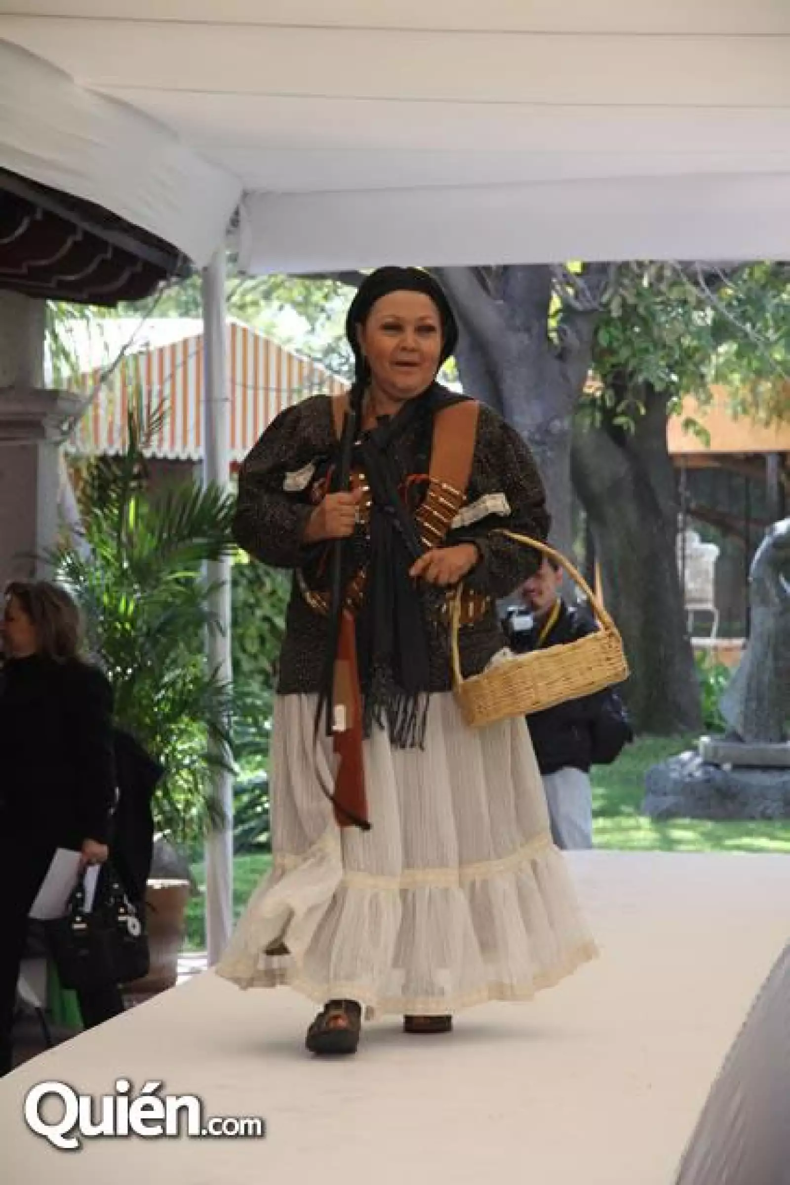 Desayuno Homenaje Desfile trajes de ?ca