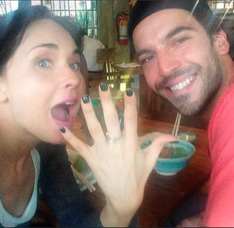 La actriz reveló que realizará un doble enlace debido a que la familia y amigos de su futuro esposo son demasiados como para que todos viajen para la celebración.