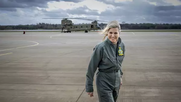 La reina máxima de Holanda se reunió con el ejercito