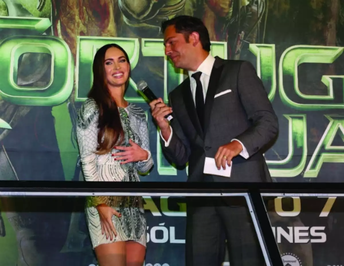 La actriz arribó la noche del martes a la capital del país para la premier de su más reciente película “Tortugas Ninja”.