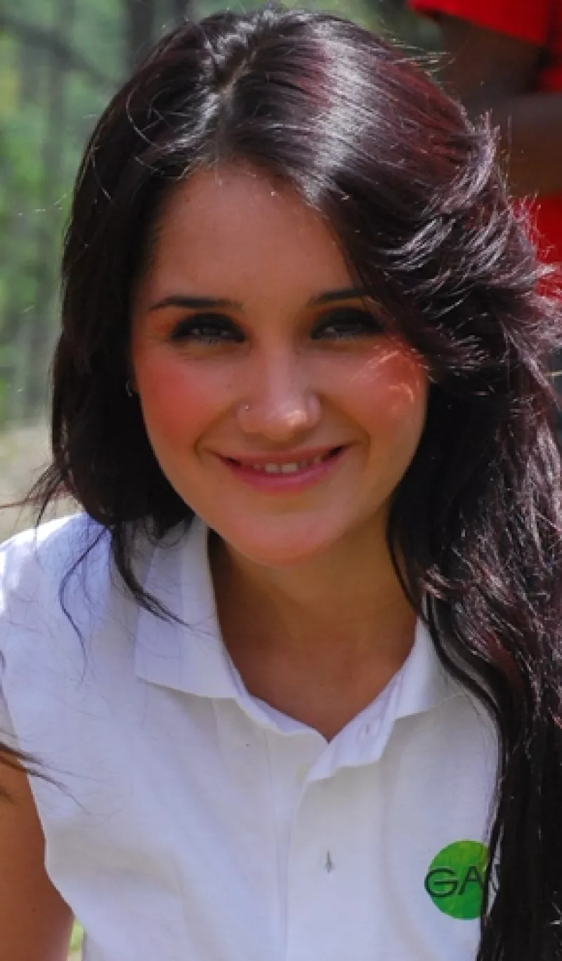 Dulce Amanecer es el nombre de la organización que la cantante encabeza, que será mantenida con el apoyo de sus seguidores de todo el mundo y de las donaciones y rifas de sus artículos personales.