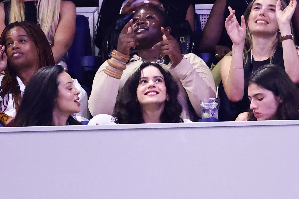 Rosalía y su novia Loli Bahía se besan en el US Open