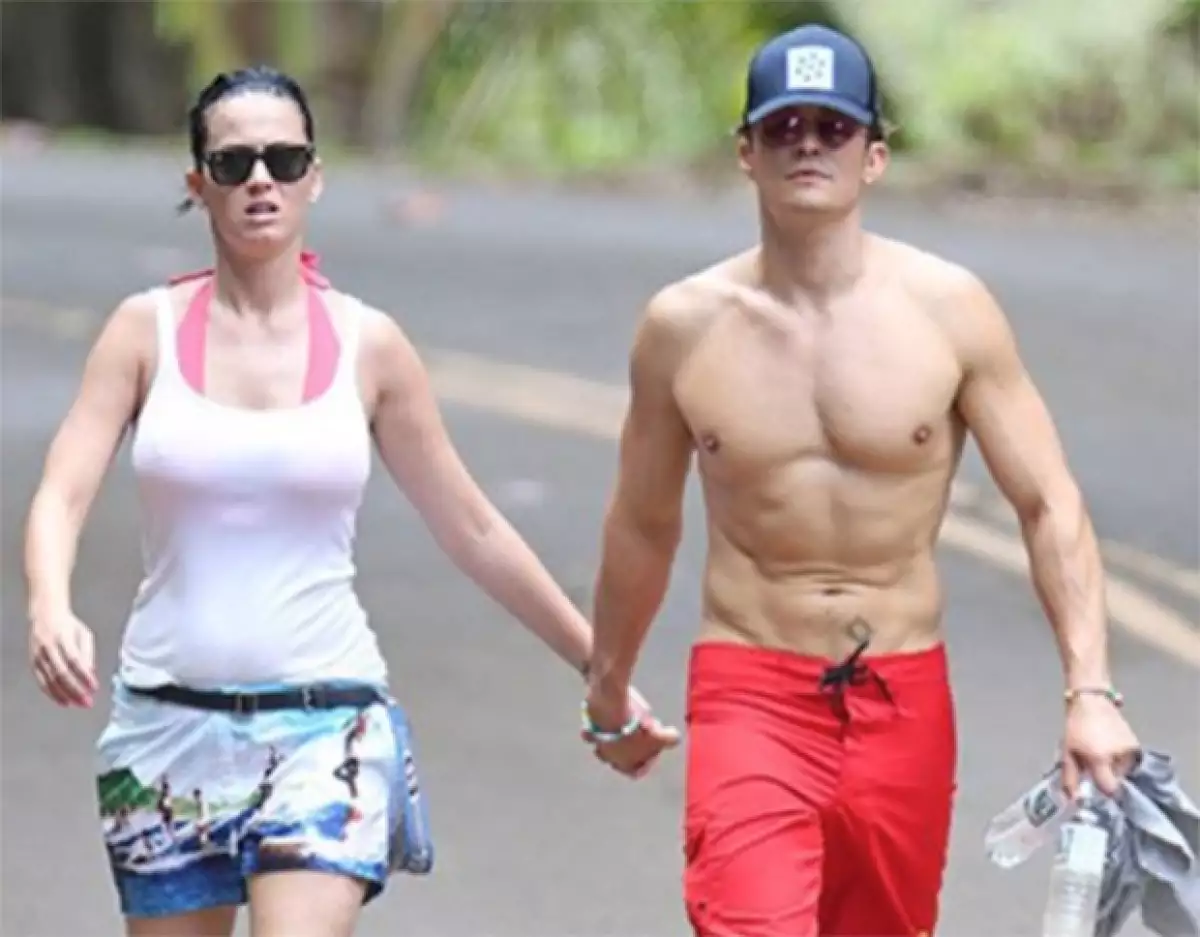 Ahora se sabe que el corazón de la cantante no es de John Mayer, sino del actor de Pirates of the Caribbean, pues ambos se dejaron ver en un viaje muy romántico en Hawái.