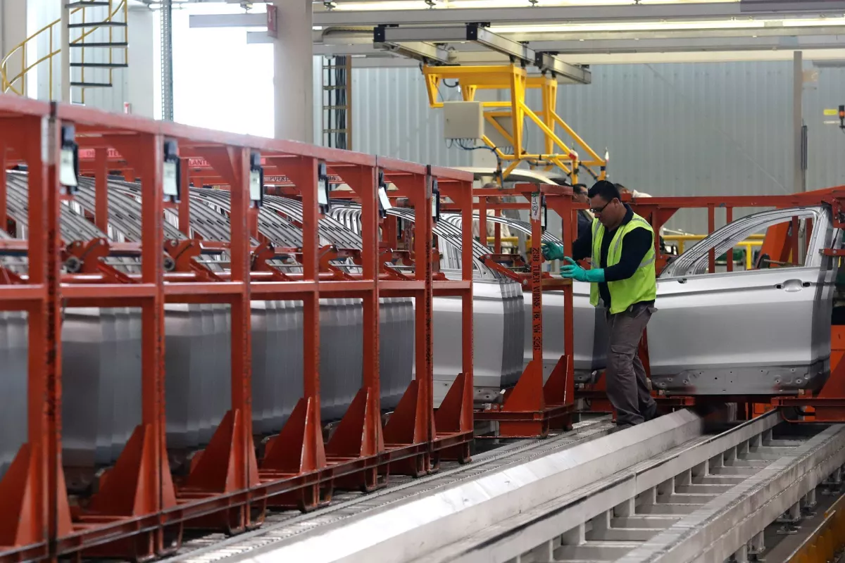 Producción de autos de diciembre cae 16.51% a tasa anual, según Inegi