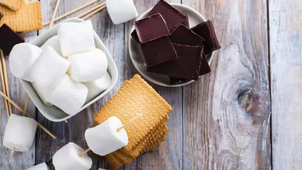 Smores dessert ingredients