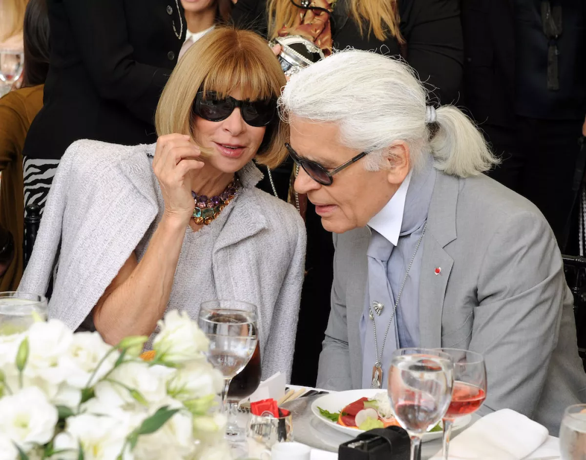 Anna wintour y Karl Lagerfeld juntos en un desayuno en nueva York.