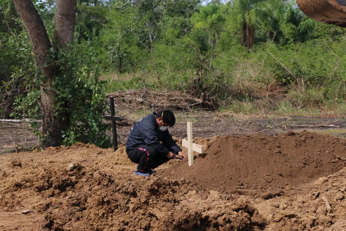 Este cementerio improvisado en Beni, en la Amazonía boliviana, se hizo exclusivo para las víctimas de Covid19. Crédito: Ricardo Gutiérrez