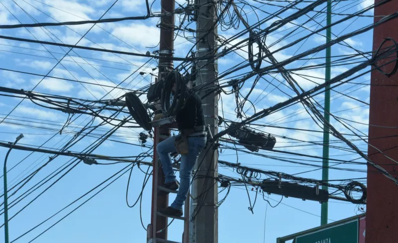 Desde 2020 se ha impulsan iniciativas para el ordenamiento de cables de servicios de telecomunicaciones. 