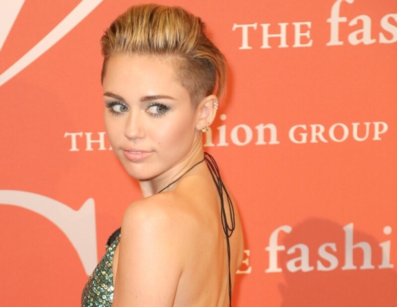 Miley asegura que llorar es una muestra de debilidad.