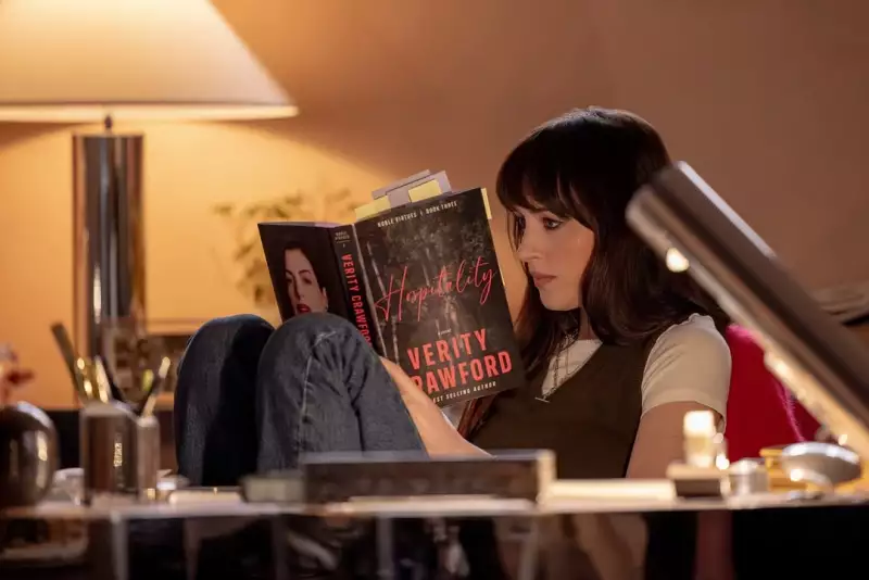 TRÁILER: ‘Verity’, la película con Anne Hathaway y Dakota Johnson tiene nuevo avance