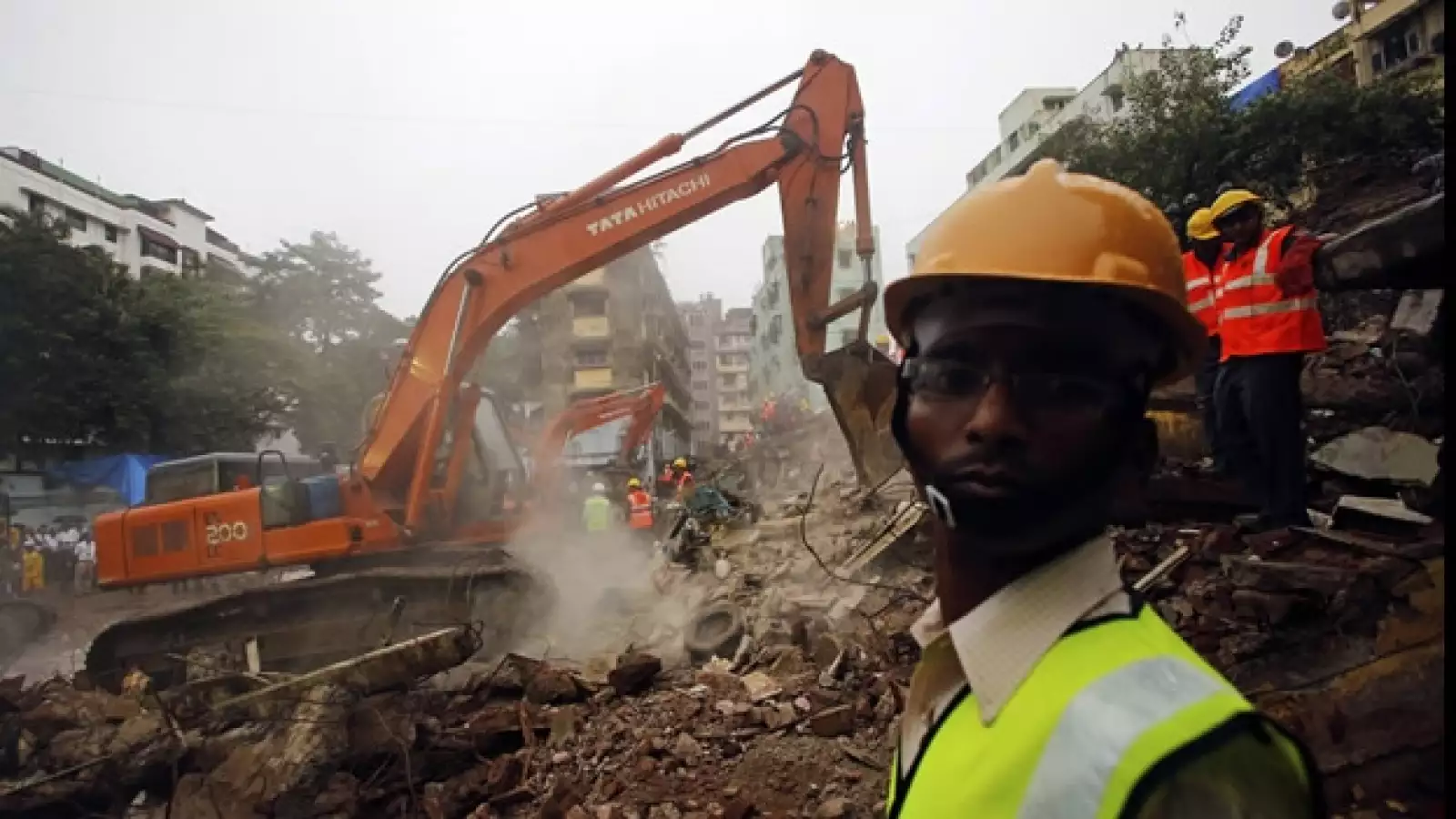 edificio colapsado en india