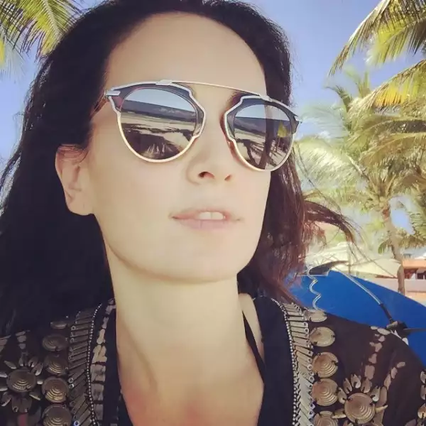 Con bellas fotografías, la guapa actriz inició su aventura por el Caribe.