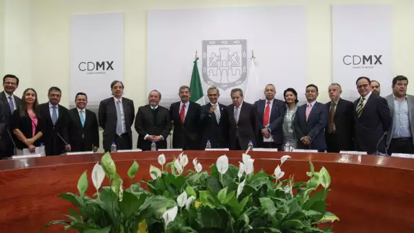 La presentación del grupo asesor tuvo lugar en el Salón Oval del Antiguo Palacio del Ayuntamiento. 