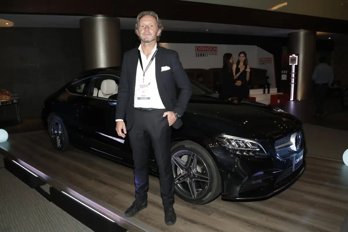 Radek Jelinek destaca las ventajas de la industria automotriz en la plataforma mexicana.