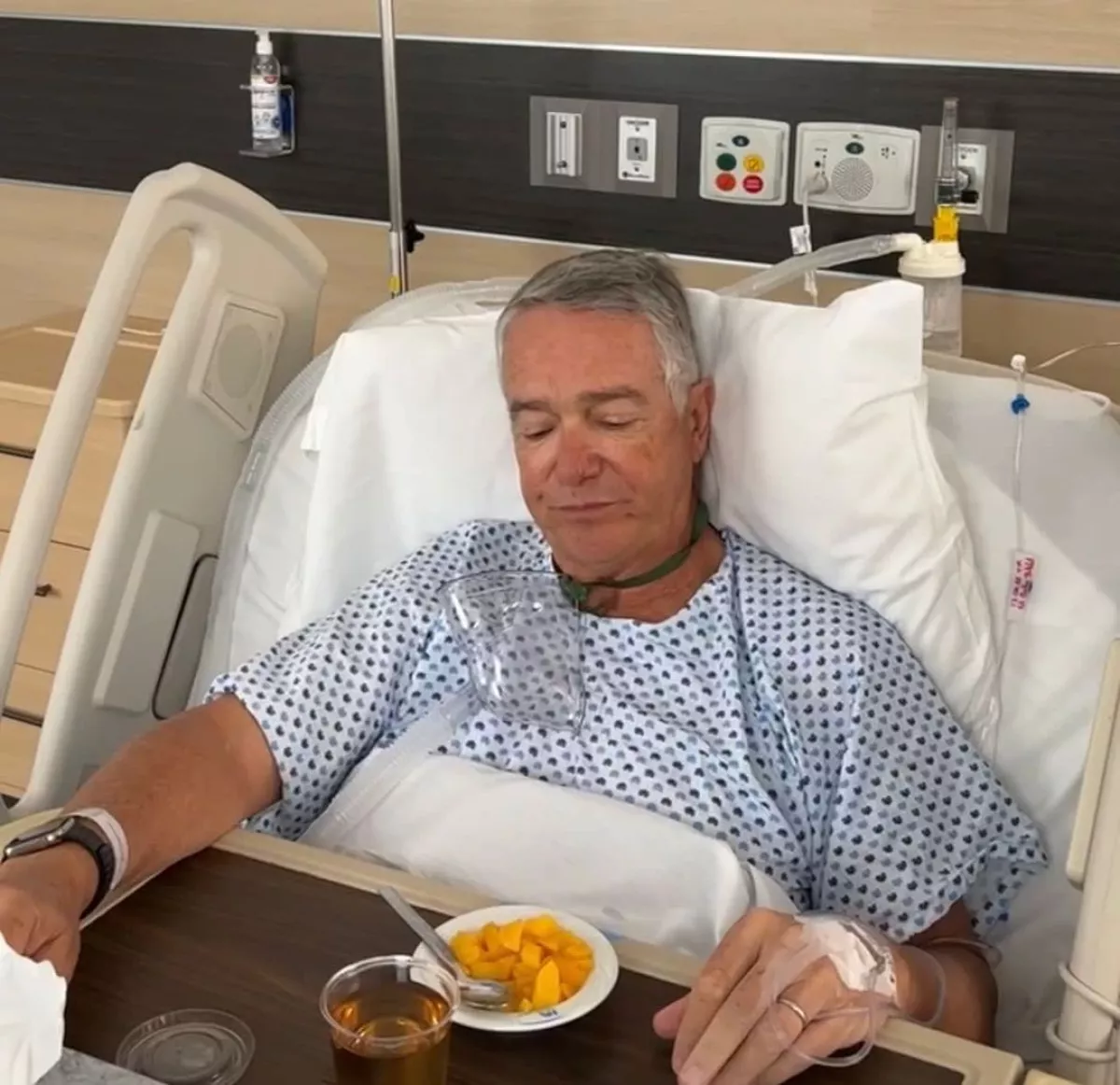 Ricardo Salinas Pliego Cirugía.jpg