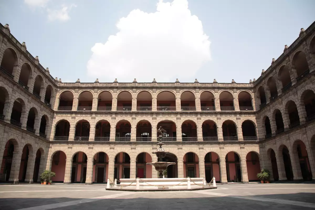 Foto del patio central de Palacio Nacional, sede del titular de la secretaría de Hacienda, Rogelio Ramírez de la O. 