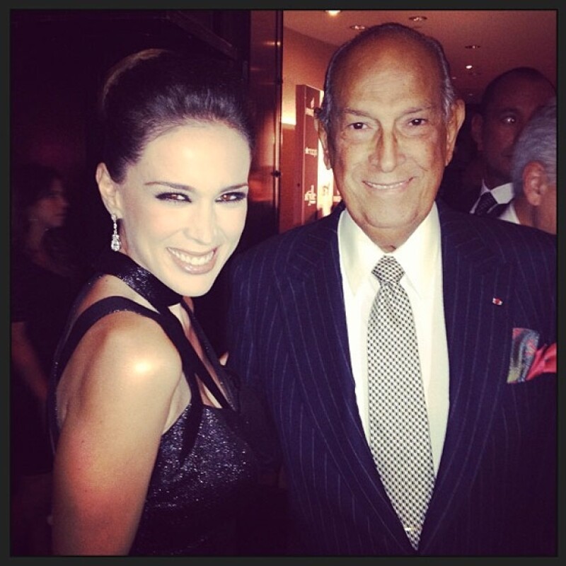 Jacky con el diseñador Oscar de la Renta.