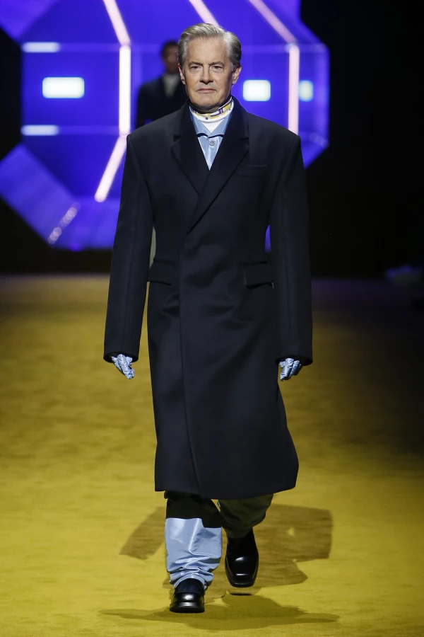 PradaUomoFW22_Look1_Kyle MacLachlan.jpg