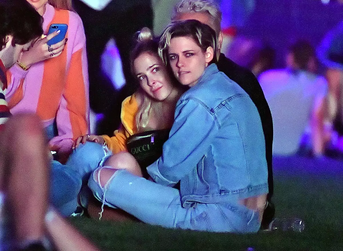 Kristen Stewart y Sara Dinkin hicieron oficial su noviazgo en Coachella.