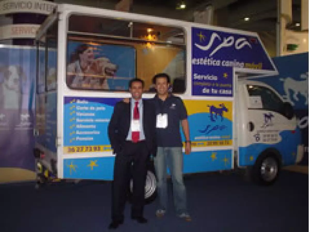 Victor (der.) y Jorge (izq.) iniciaron su negocio en 2006, ahora su empresa se volvió franquicia. (Foto: Cortesía)