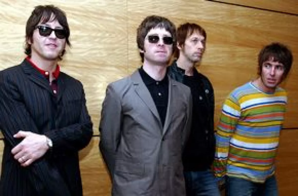 La banda de rock británica mostrará el talento de diversos músicos de las calles de Nueva York con el lanzamiento en Internet de su documental "Dig out your soul in the streets", de 18 minutos.