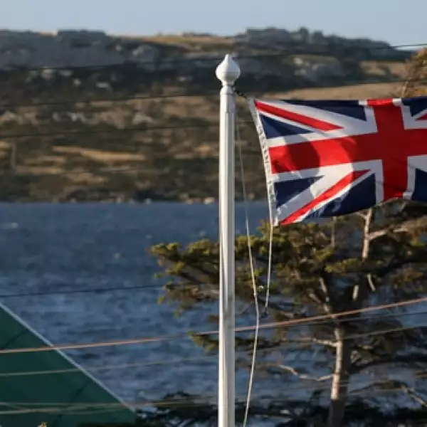 Malvinenses votan en referendo