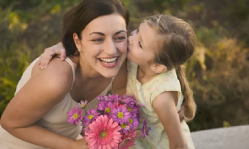 La familia, los amigos y la Iglesia son las instituciones en quienes más confían las mamás.  (Foto: Thinkstock)