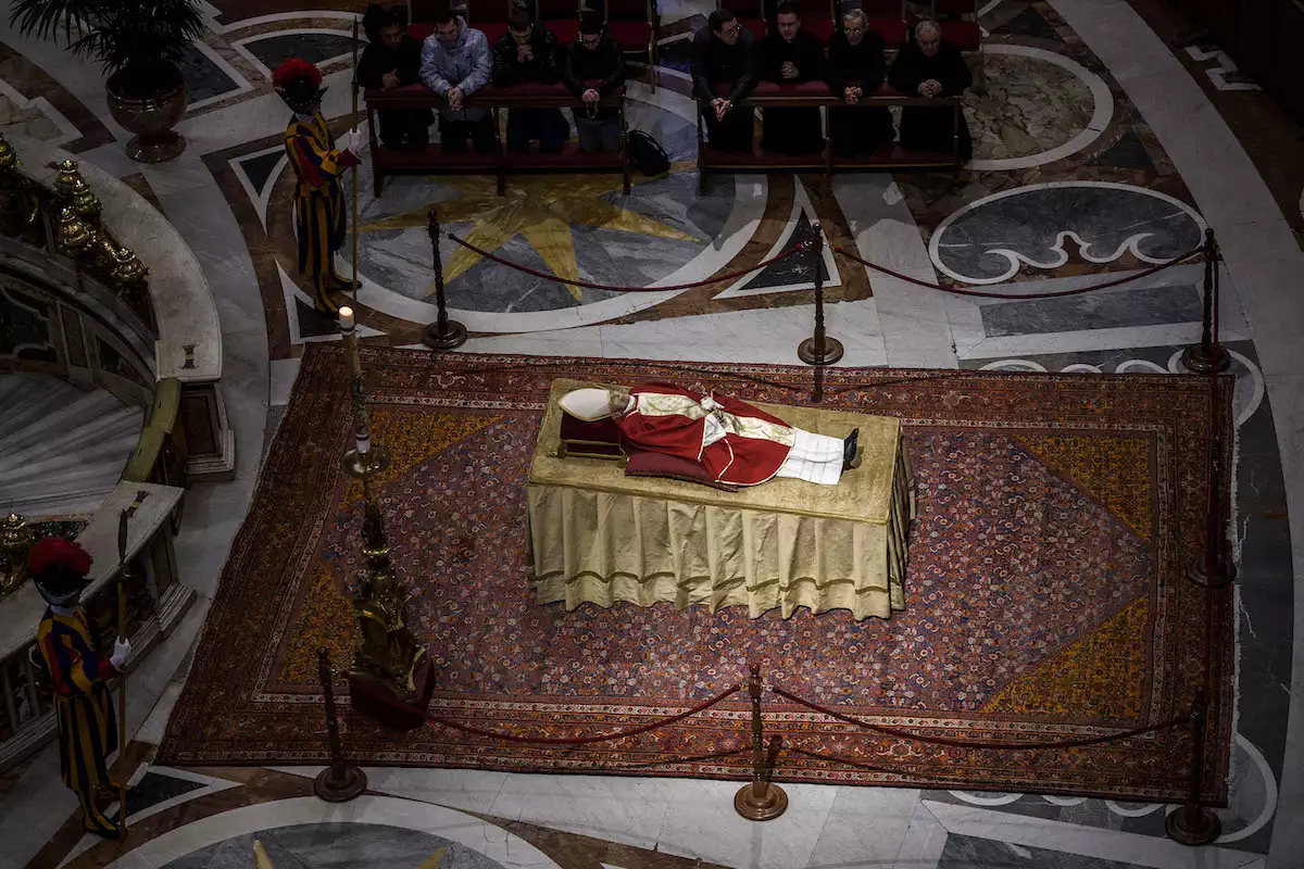 The Body Of Pope Emeritus Benedict XVI Lies In State - Tuesday