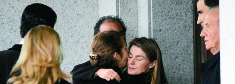 La princesa ha dividido a la familia real. Se dice que el rey no la quiere, al grado de que no le habla, mientras que la reina trata de mediar la situación.