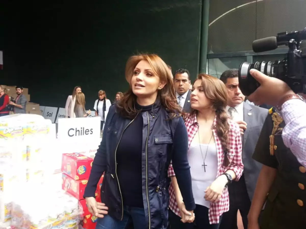 Angélica Rivera llegó acompañada de su hija Sofía Castro.