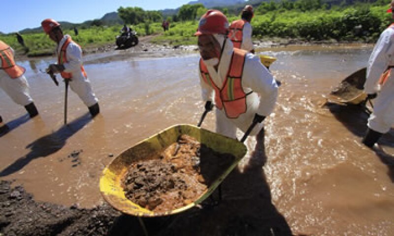 Los pozos cerrados suministran agua a 95% de la población afectada por el derrame (Foto: Cuartoscuro)