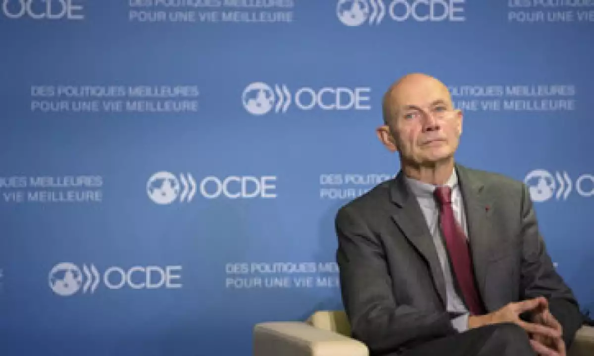 Pascal Lamy se comprometió a trabajar en estrecha colaboración con Roberto Azevedo. (Foto: AP)