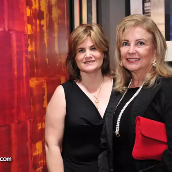 Karen Lamadrid y Lourdes de Álvarez