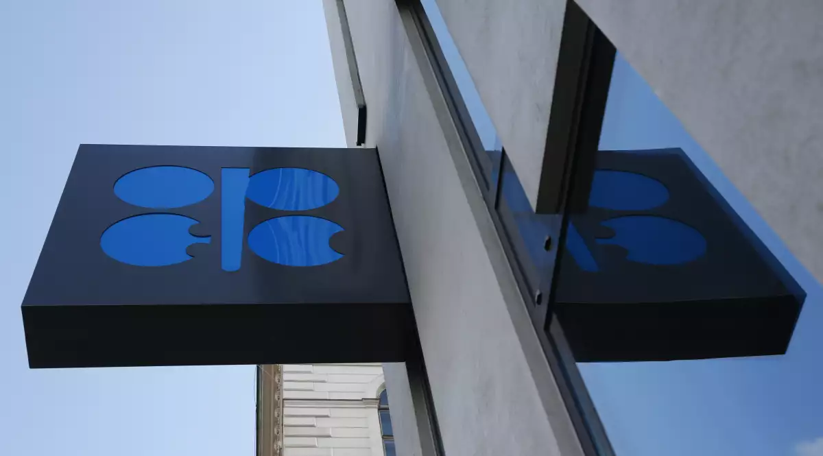La OPEP discutirá si limita la producción de petróleo.