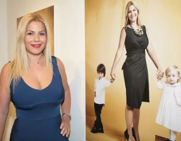 Pertenece a una de las familias más importantes del medio empresarial de México, es la hija de Federico Sada y Liliana Melo.