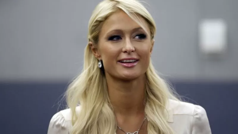 paris hilton demanda