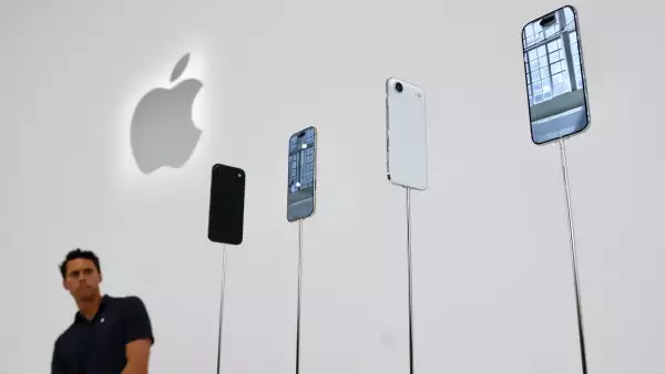 Ante la escasez mundial de memorias, Apple analiza incorporar a fabricantes chinos como proveedores de chips para los dispositivos que comercializa en China.